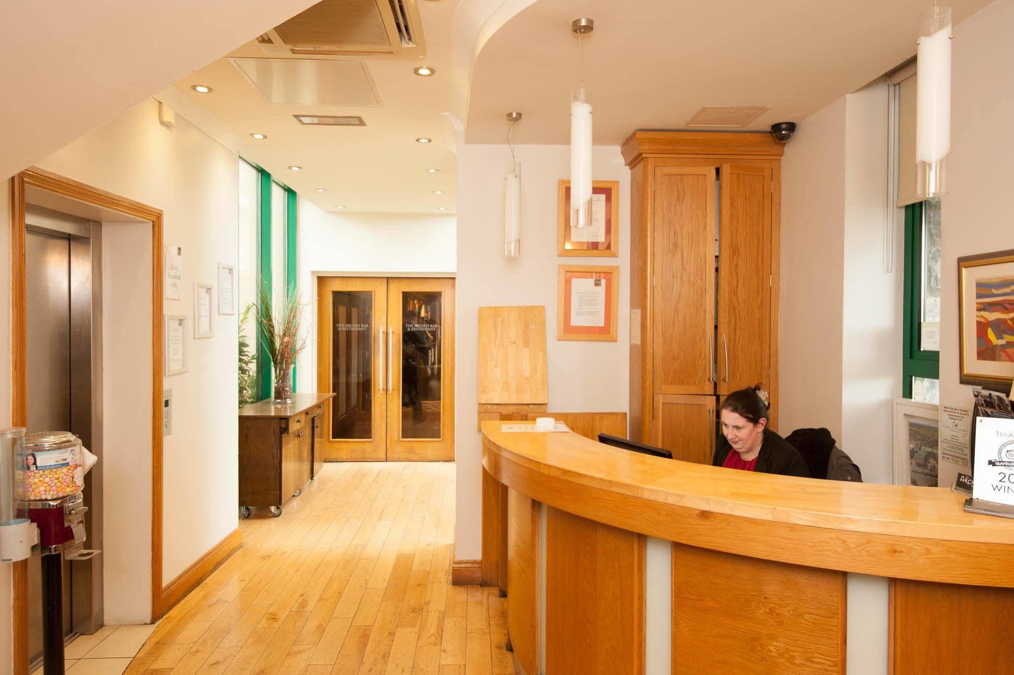 The Arches Hotel Claregalway Buitenkant foto